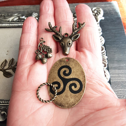 Cernunnos altar decor set with bronze deer