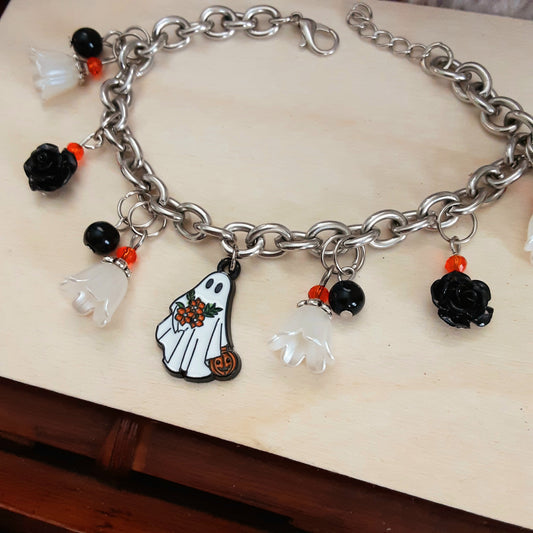 Ghost bracelet with flowers