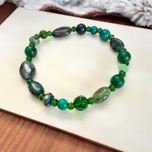 Green stretch bracelet