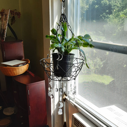 Plant hanger with clear Quartz
