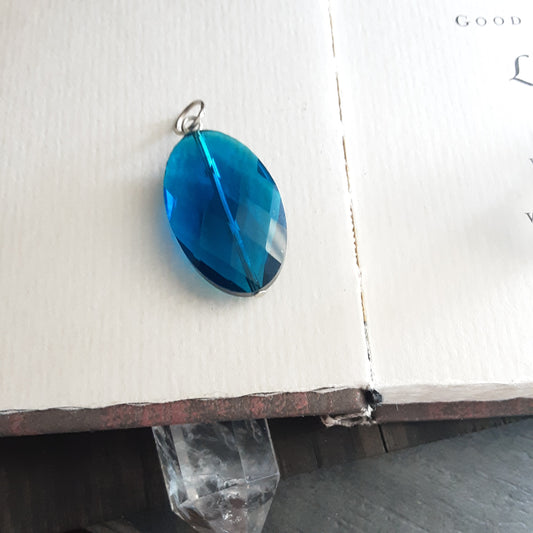 Deep blue crystal pendant