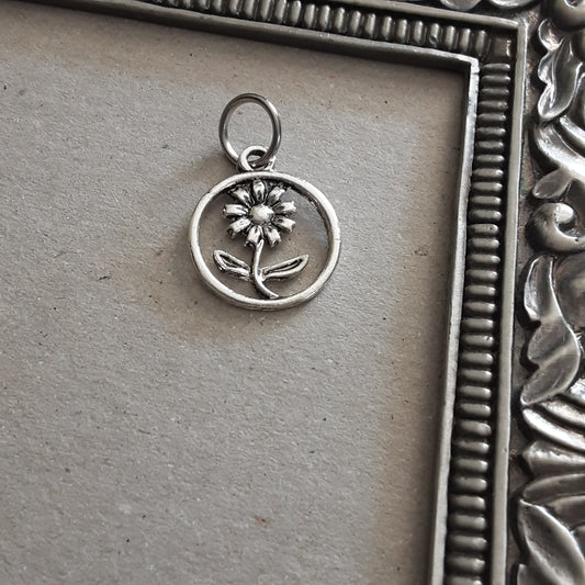 Daisy pendant