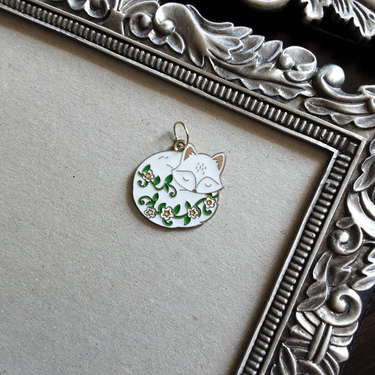 Fox pendant with flowers