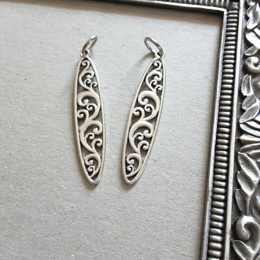 Silver pattern pendant, long oval