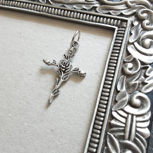 Rose detailed cross pendant