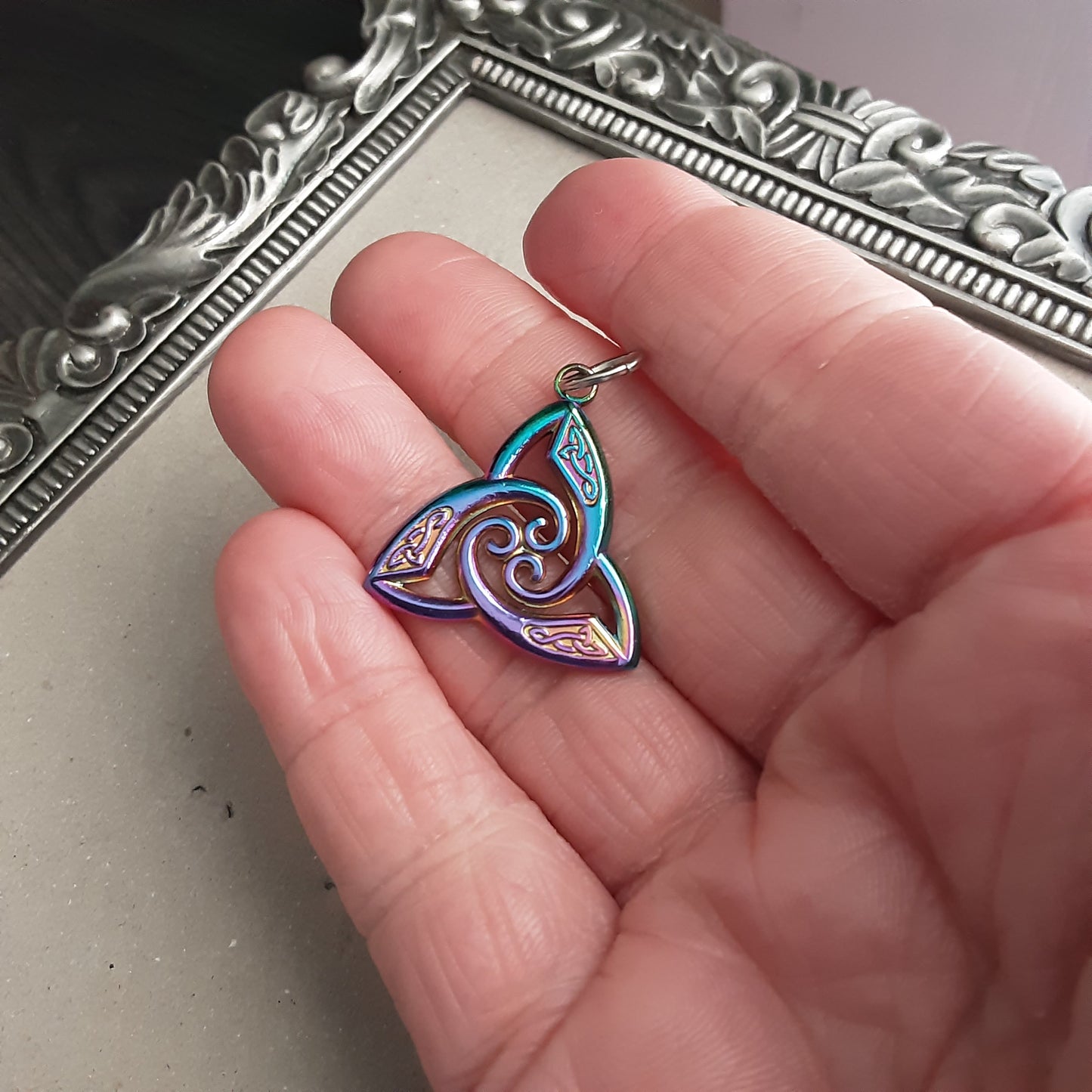 Triquetra pendant