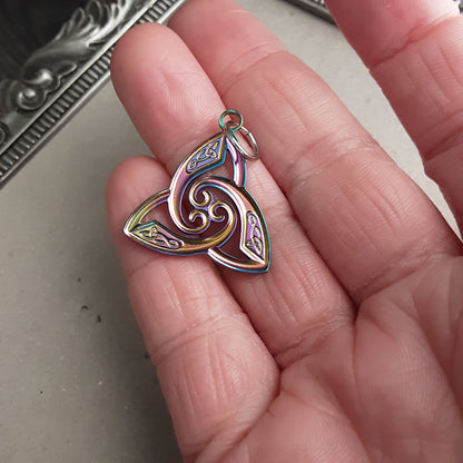 Triquetra pendant