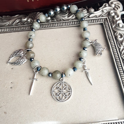 The Morrigan stretch bracelet with Labradorite