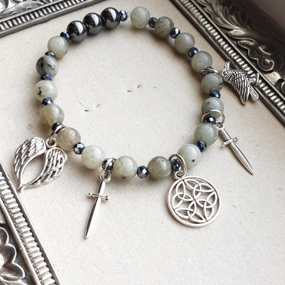 The Morrigan stretch bracelet with Labradorite