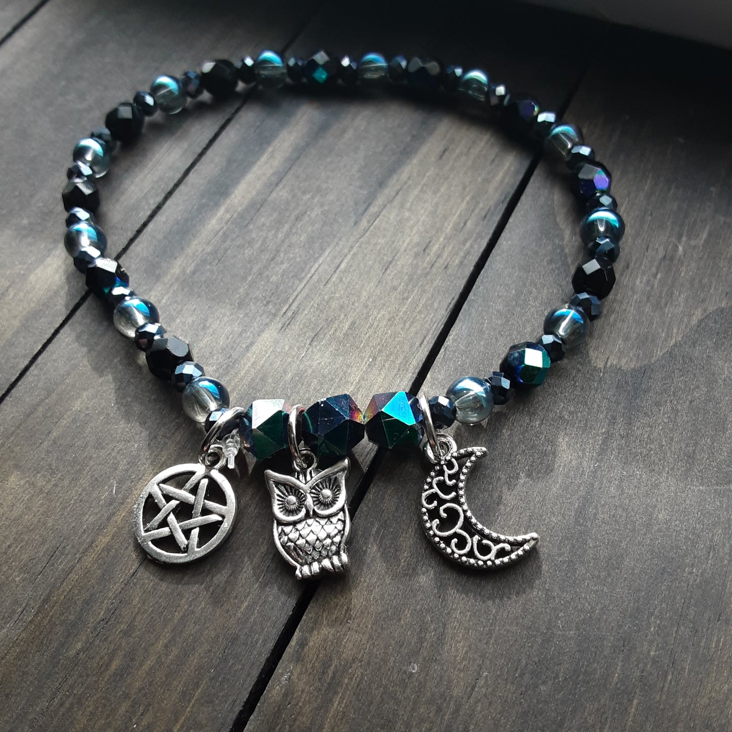 Nyx bracelet with dark blue beads