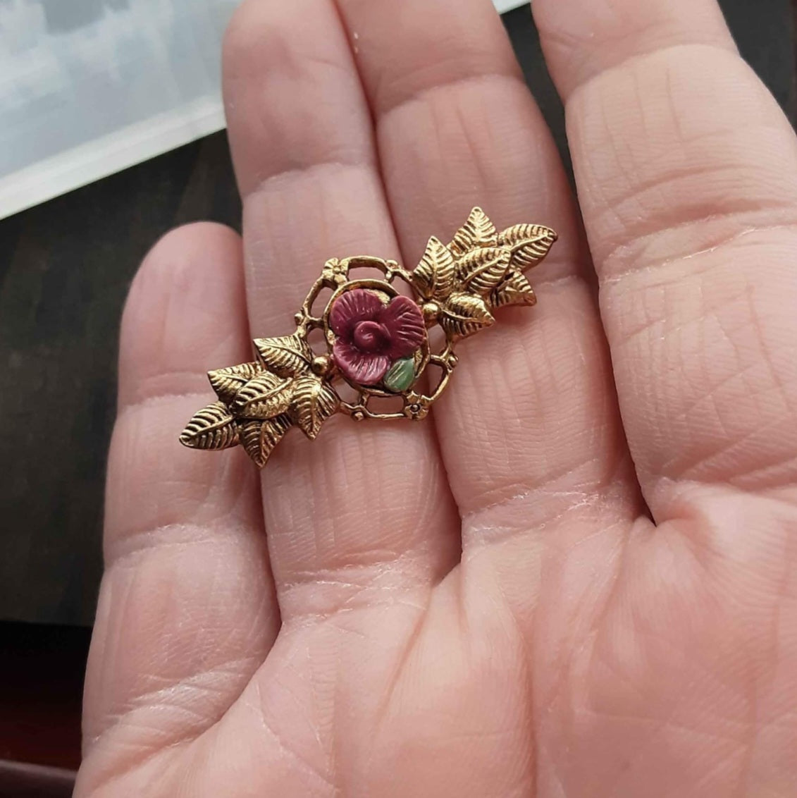 Rose pin brooch