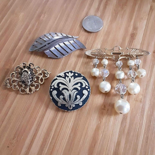 4 vintage brooches and scarf pins